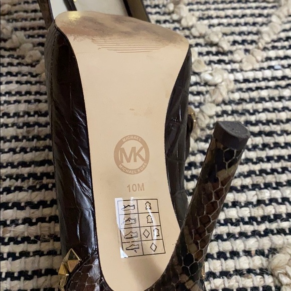 Shoes - Picture 6 of 7